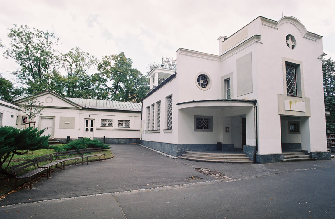 Ústřední obřadní síň, Olšanské hřbitovy, exteriér