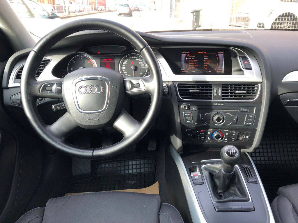 Audi A4 2.0TDI/2010/S.KNIHA,SPORT-140