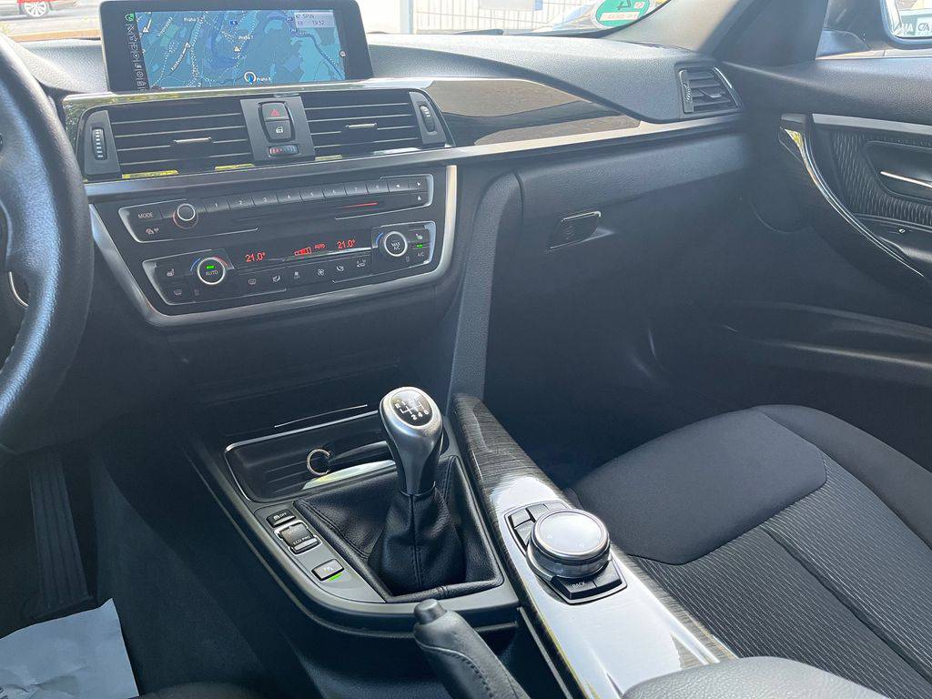 BMW 318 318d F31/2014/MAN6,1MAJ-ZÁRUKA