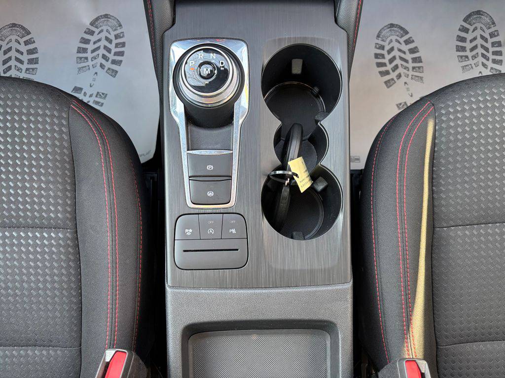 Ford Kuga 1.5EB/2023/ST-LINE,1MAJ-ZÁRUKA