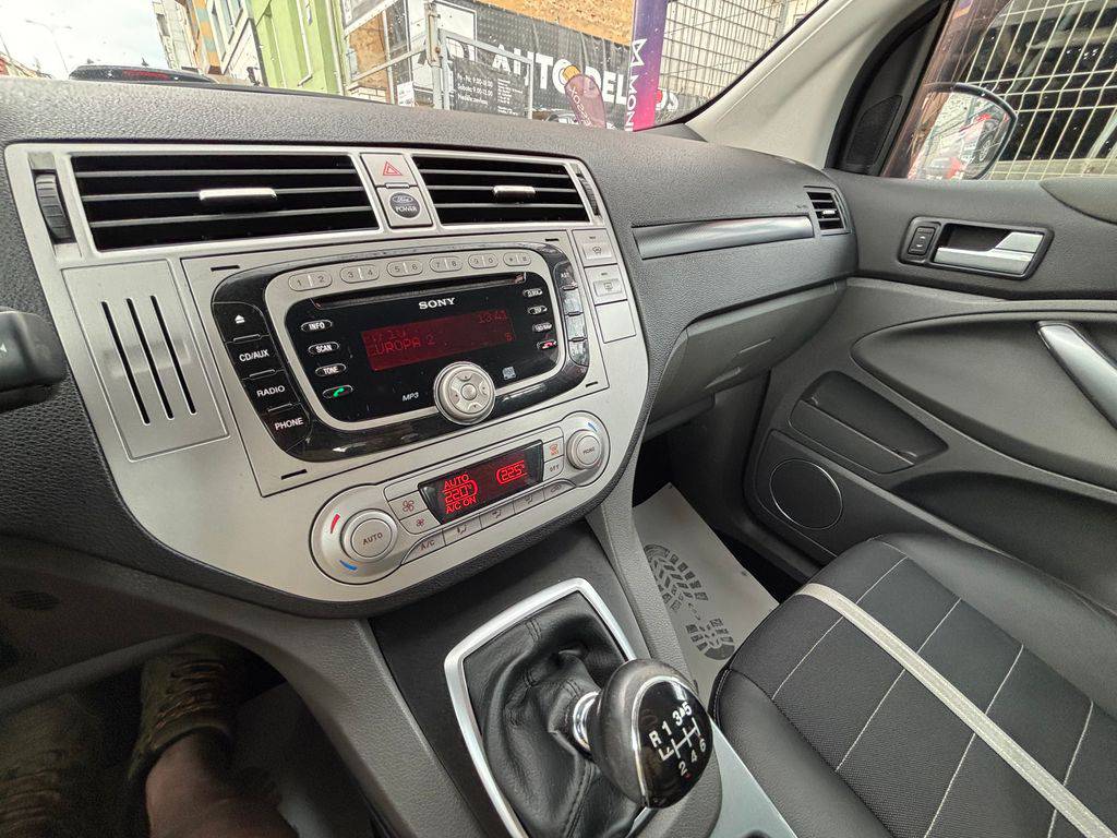 Ford Kuga 2.0TDCi/2010/ČR-4X4-TITANIUM