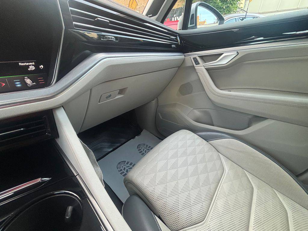 Volkswagen Touareg 3.0TDi-2020-CZ-1MAJ-DPH-WEBAST