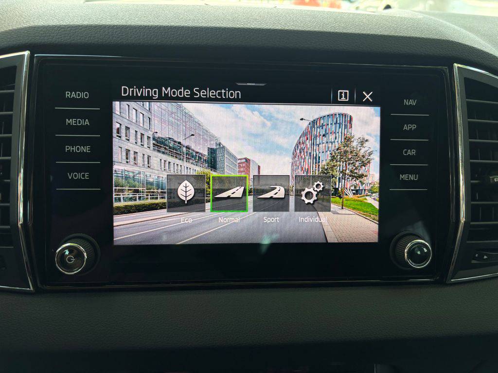 Škoda Karoq 1.6TDi/2023/STYLE.ČR.1M.DPH21%.VIRTUAL